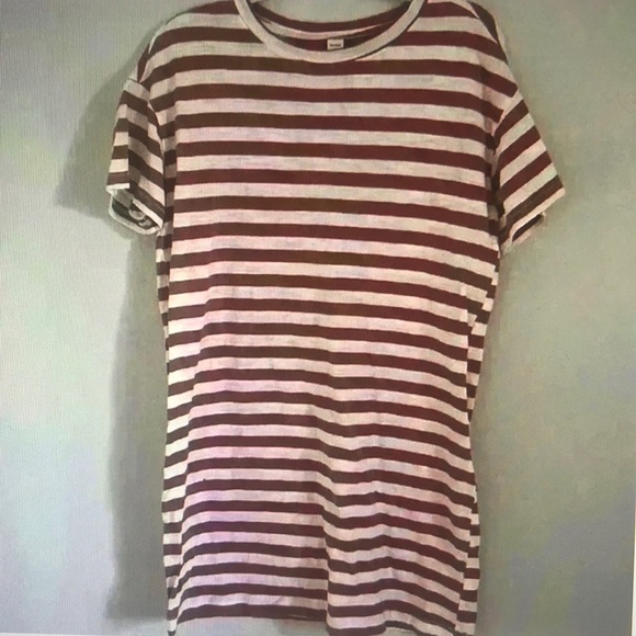 Old Navy Red and White Short Sleeve Tees - Picture 1 of 3